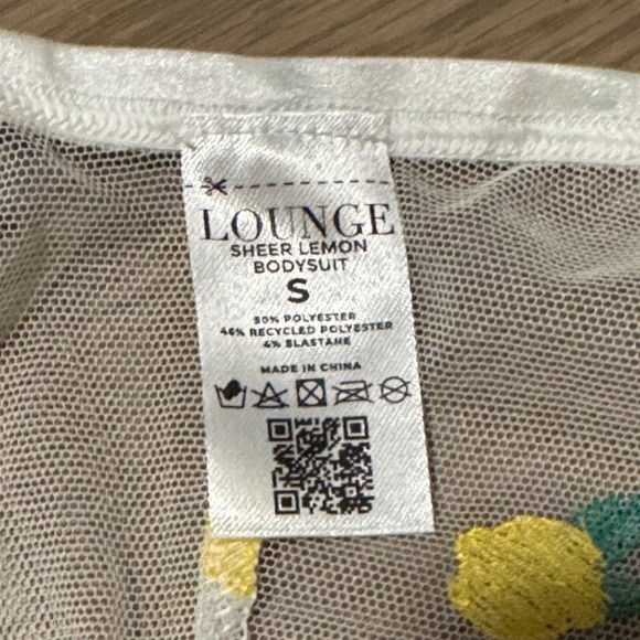 Small Lounge White sheer body suit with lemon embroidered design 🍋 - Picture 3 of 9